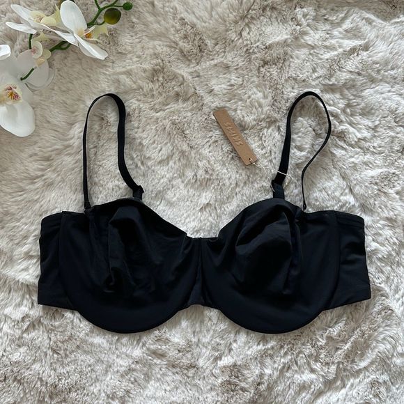 SKIMS Smoothing Strapless Bra in Onyx Size 42DD - Picture 3 of 10
